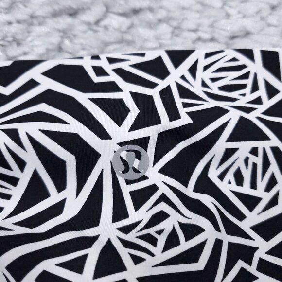 Lululemon High Times Leggings 3/4 Length Posey Black White Geometric Rose Size 4 - Picture 4 of 11